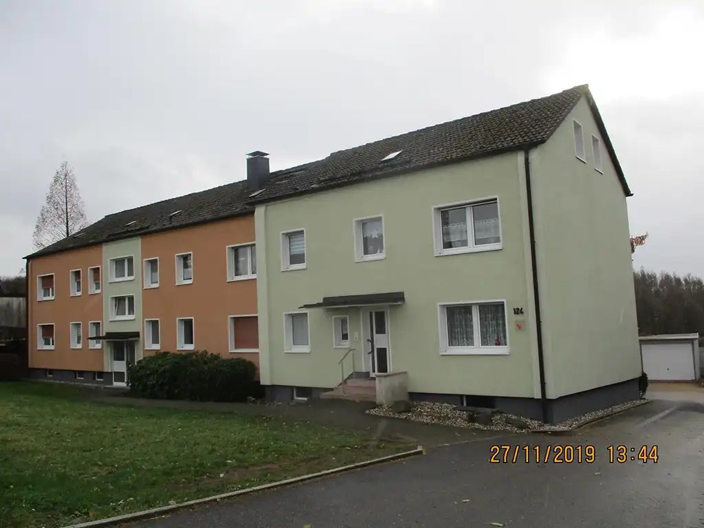 Fassade eines Hauses nach der Reinigung