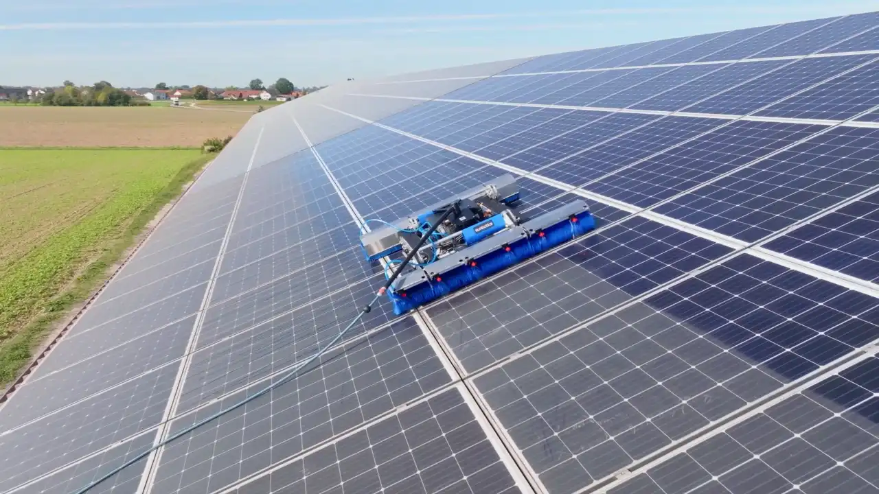 Photovoltaik- und Solaranlagen-Reinigung durch NOTO